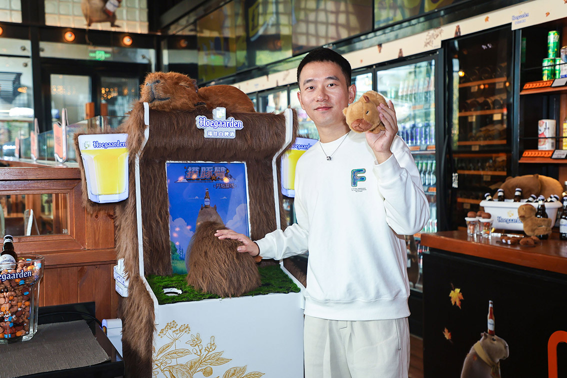 McCann Worldgroup and Hoegaarden turn capybaras into stress-busting therapy in China