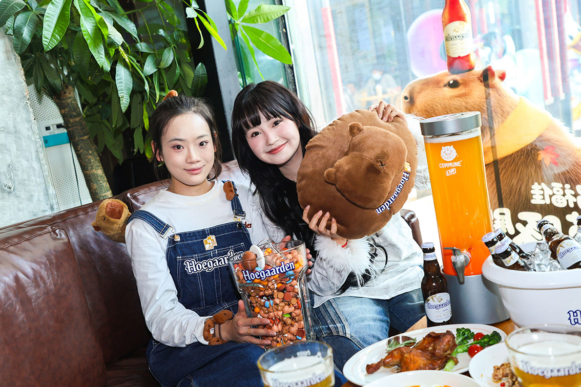 McCann Worldgroup and Hoegaarden turn capybaras into stress-busting therapy in China